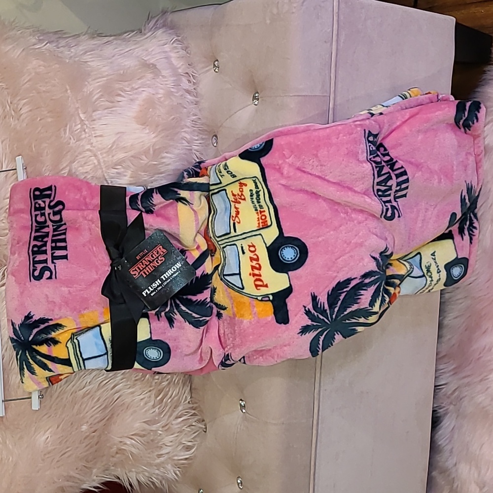 Netfilx Stranger Things plush throw